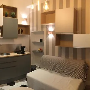 https://charmant-studio-lyon-terreaux-hyper-69001.hotels-rhonealpes.com