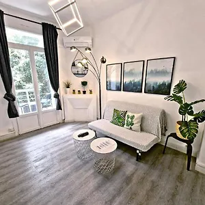 https://gregbnb-com-t2-35m2-clim-parking-inclus-balcon-appartement-no2.fr-provencehotel.com